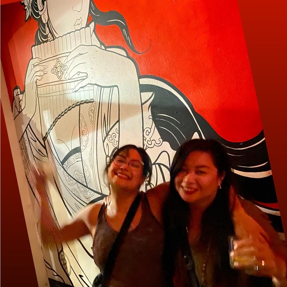 Meet your poshers! - Picture 3 of 5